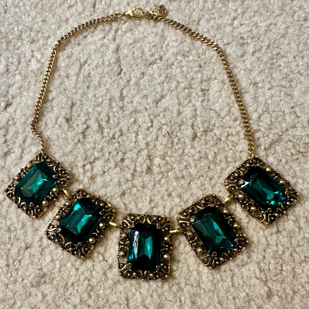Yochi NY Faux Emerald Green and gold necklace